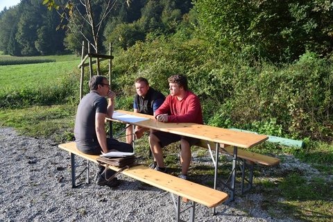 Kandidati so morali pokazati široko paleto znanja. Andrej je preverjal njihovo znanje o varstvu jam ...