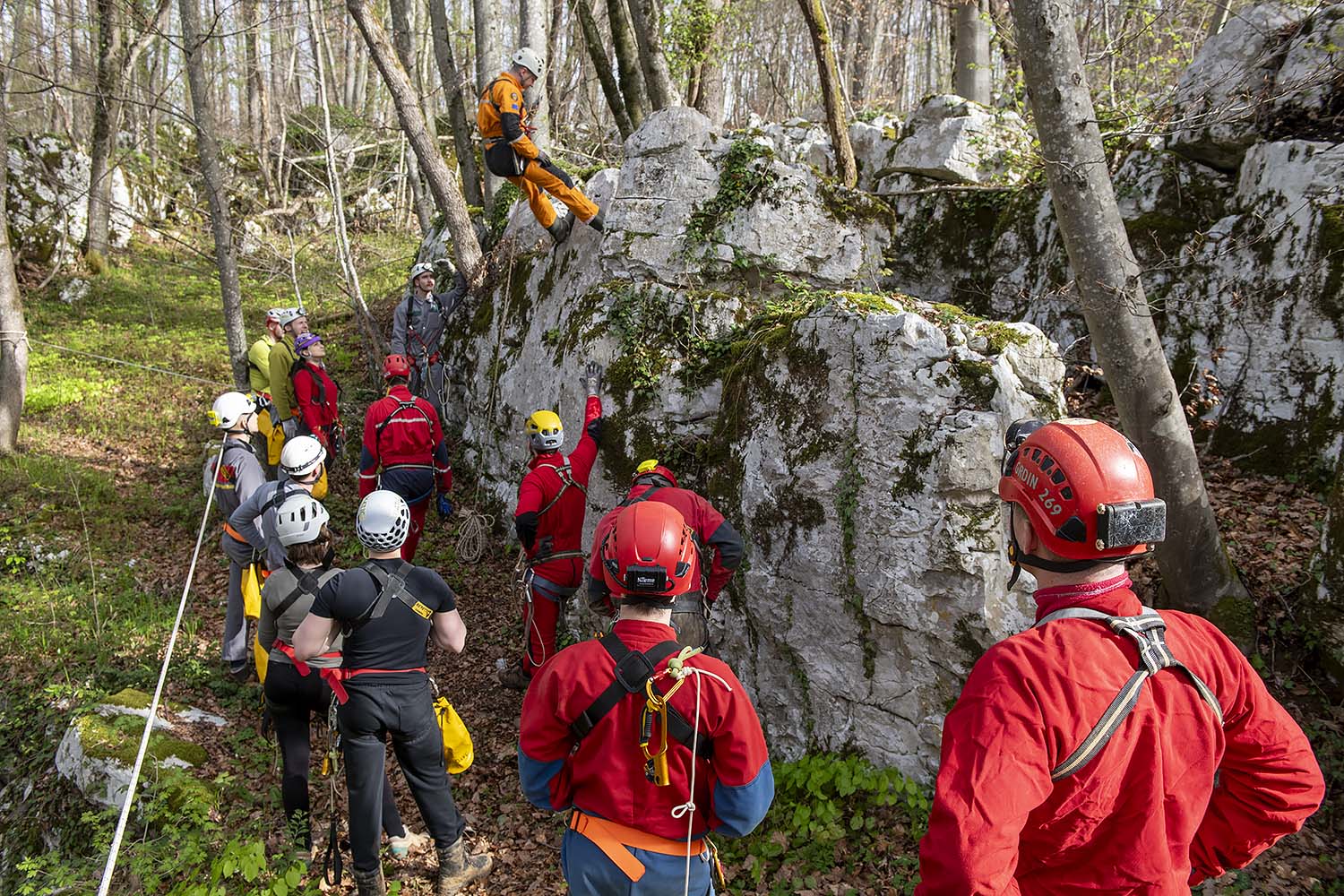 Praktično usposabljanje tečajnikov na terenu (2024). Foto Marko Pršina