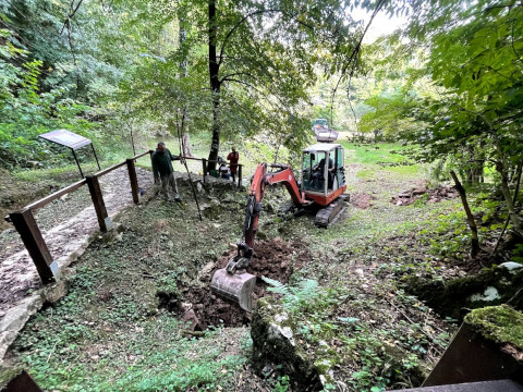 Začetek odstranjevanje nasutja v bruhalniku. Foto Mateja Kopina.