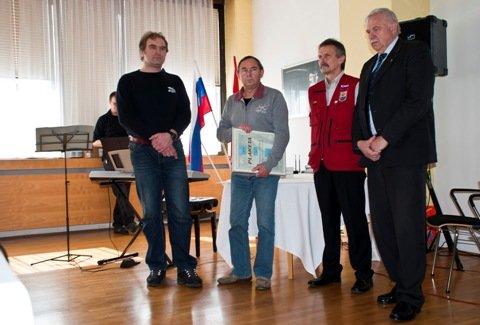 Z leve dosedanji predsednik JZS Matej Mihailovski, Borivoj, predsednik komisije za priznanja Silvo Ramšak ter župan občine Šoštanj prof. Darko Menih.