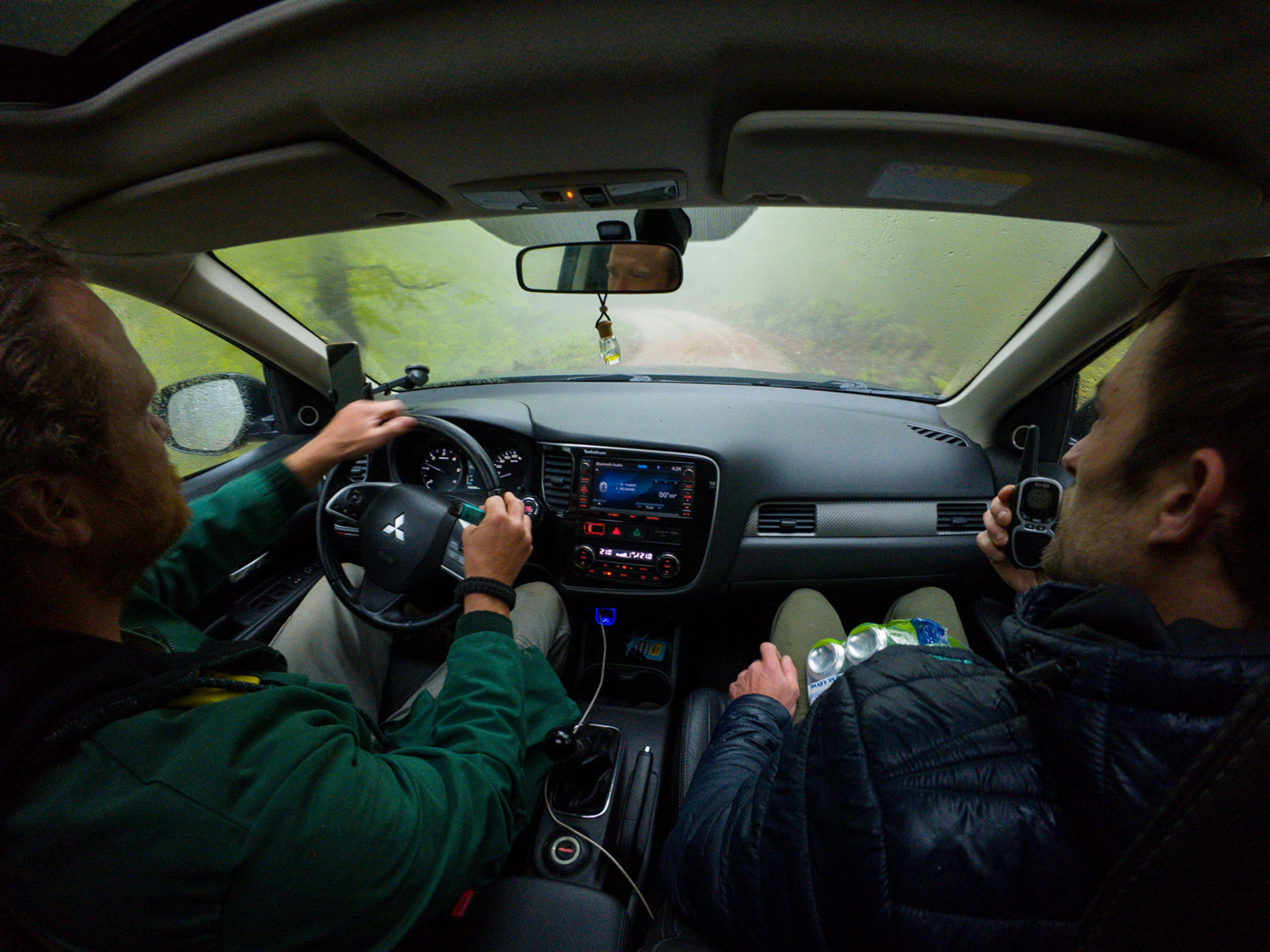 Darjan vozi rally.