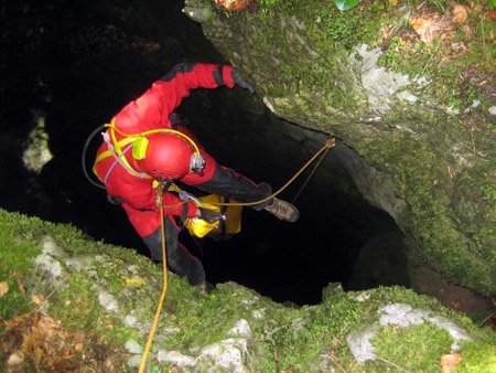 Lepo se je čist in spočit spustiti v globoko brezno …
