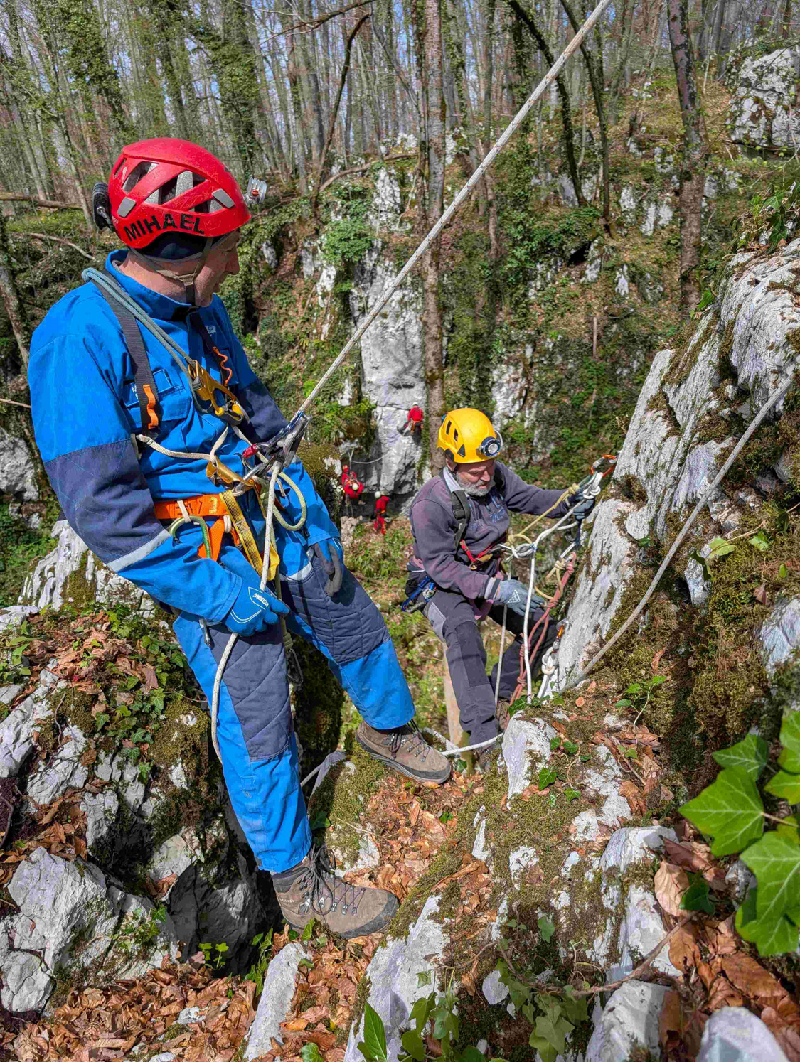 Po 39 letih obrnjena vloga inštruktorja in tečajnika. Veteran Tomaž Bukovec in inštruktor Miha Rukše.