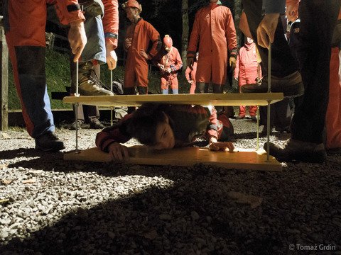 Plazenje skozi ožino.