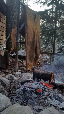 Med enim in drugim in tretjim spustom se je morala oprema posušiti.