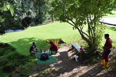 ... Klemen je preverjal postopke ob nesreči in znanje prve pomoči ...