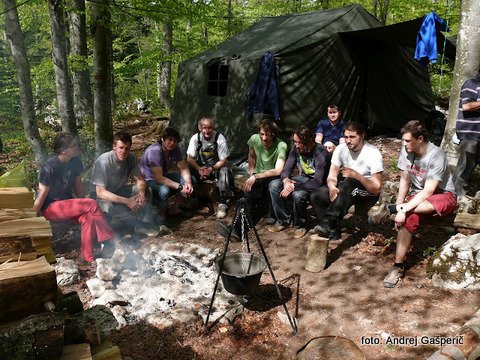Takole so tečajniki čakali na podelitev priznanj.