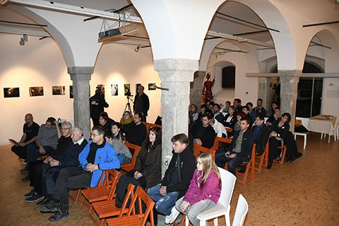 Del publike na slavnostni seji.