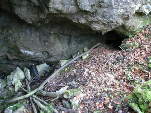 Desno je prehod v nadaljevanje. Fotografije spodmola so iz leta 2006.
