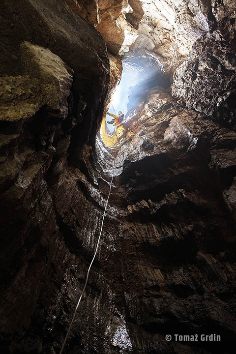 Spust pod svetlobo. Foto Tomaž Grdin