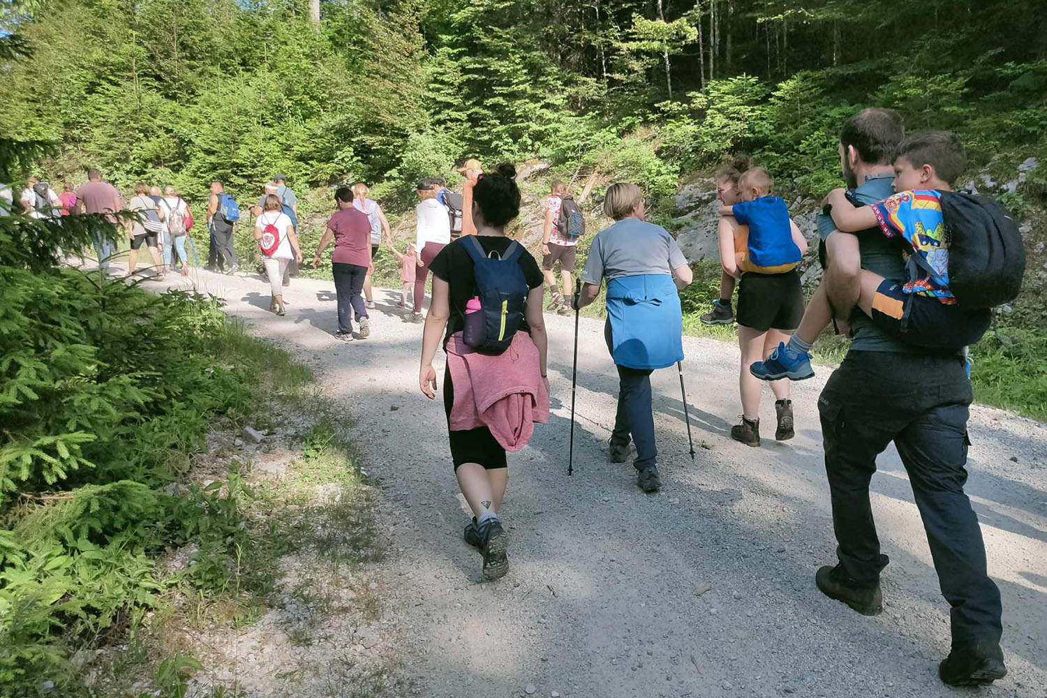 Že nekoliko utrujeni po poti proti izhodišču.