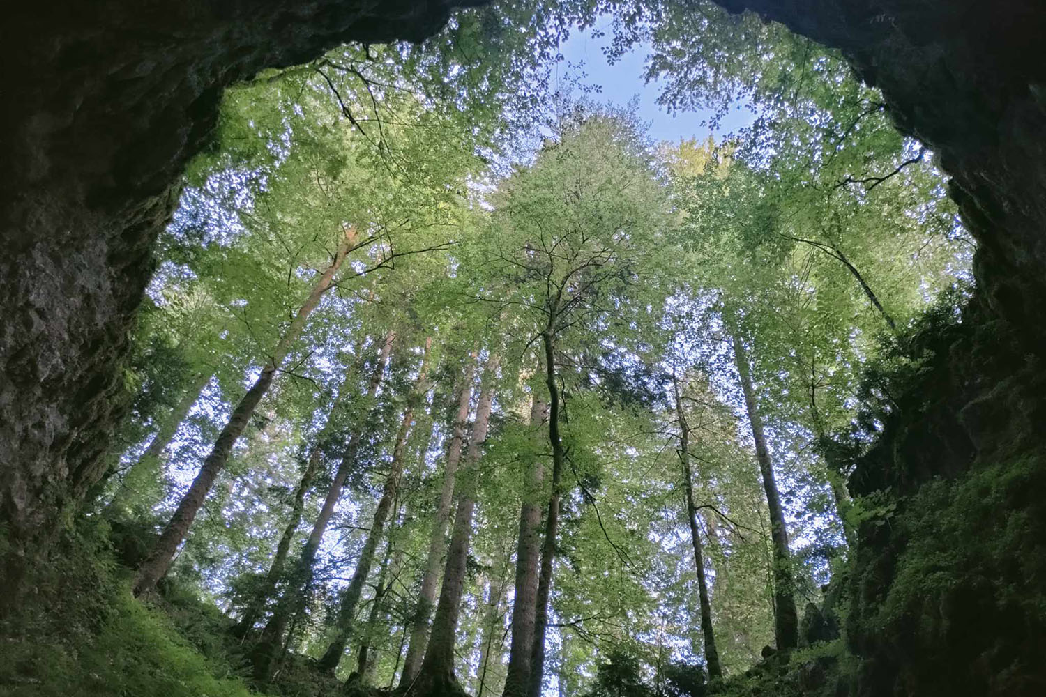 Foto utrinek iz Velike Knežje jame.
