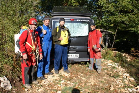 Opremljeni in pripravljeni.