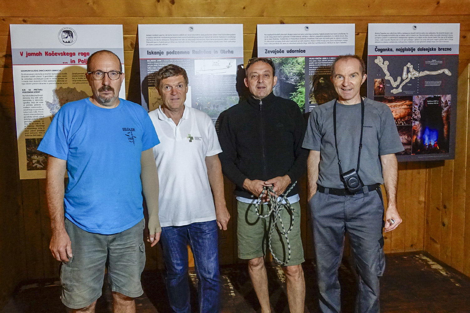 Ekipa postavljavcev razstave na Bazi 20: Zdravko Bučar, Jože Saje, Andrej Hudoklin in Marko Pršina (2018). Foto Luka Pršina