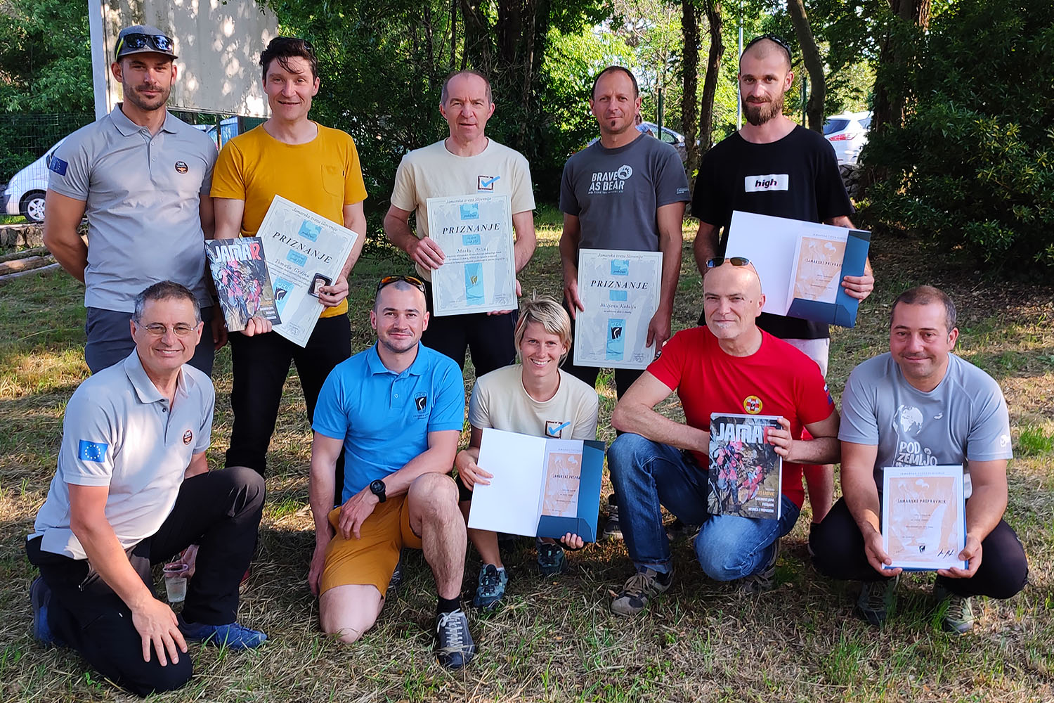 Prejemniki naziva jamar pripravnik, nagrajenca, inštruktorji ter predsednik JZS Igor Benko.