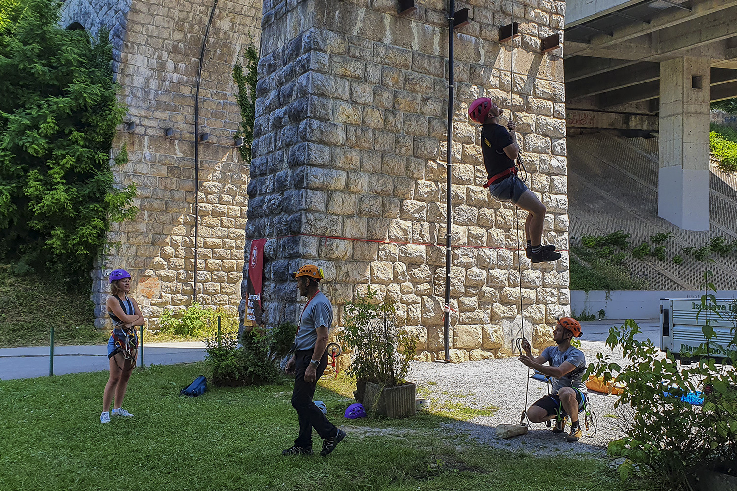 Prikaz jamarske vrvne tehnike na prireditvi Krka živi! (2021) Foto Zdravko Bučar