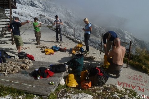Priprava opreme za preopremljanje Skalarjevega brezna.