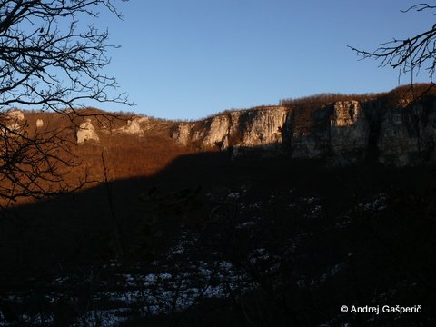 Pečine, kjer se med drugim nahaja tudi Skela.