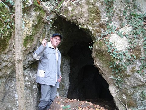 Vhod v Lisičino pod Gričem.