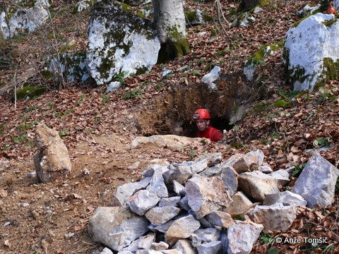 Urejena okolica pred vhodom v GV5.