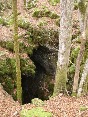 Novo odkrito
mogočno brezno.