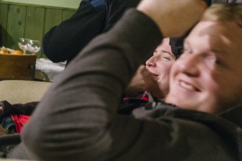 Črt se je pa v Uroševo naročje skril ...