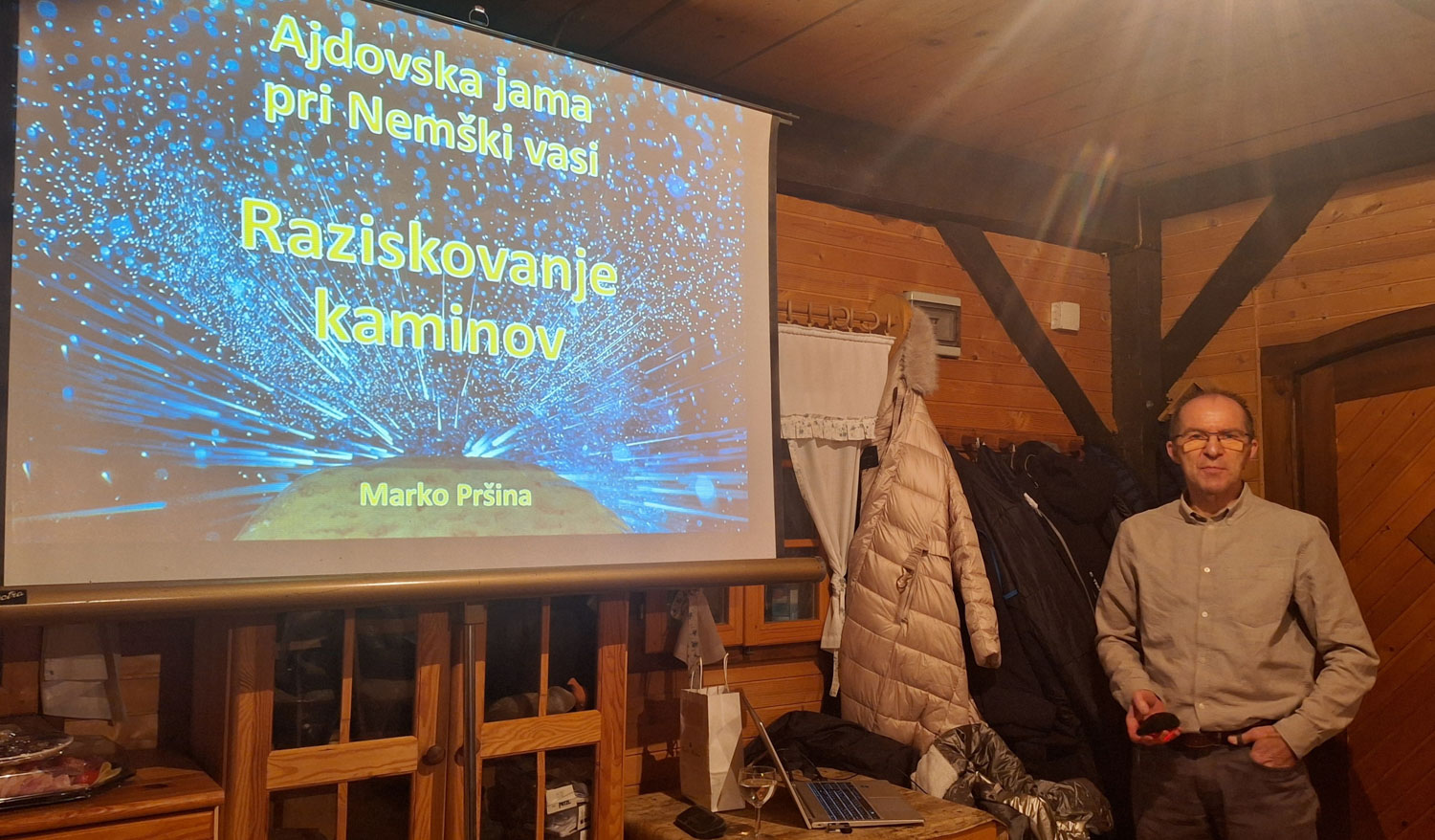 Marko je predstavil raziskovanje kamina s kamero. Foto Bernardka Zorko.