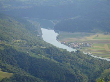 Jezero HE Boštanj. Pogled z vrha Lisce.