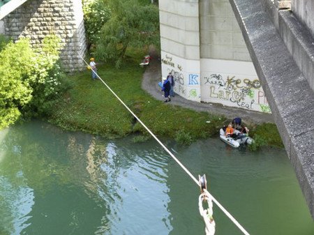 Žičnica je pripravljena za spust reševalcev.