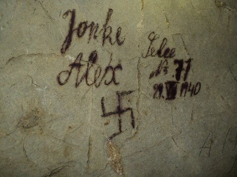 Podpis Kočevarjev ter simbol politične usmerjenosti. Foto Borivoj Ladišić.