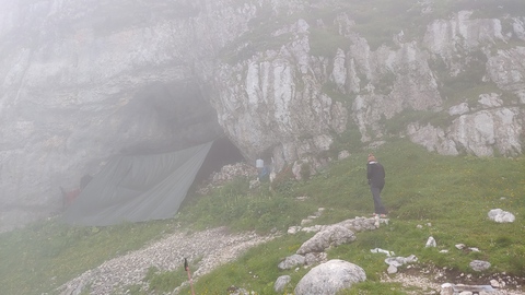 Klasičen pogled na tabor prvih nekaj dni.