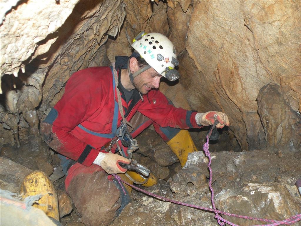 Andrej med "izklesovanjem". Foto: Jože Tomšič.