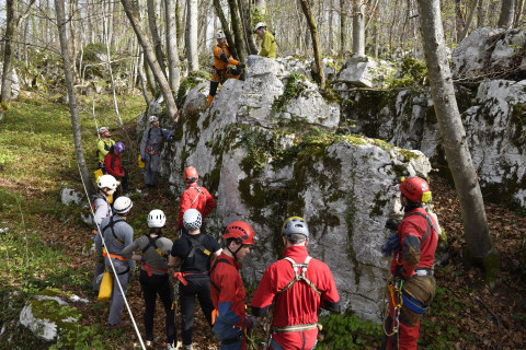 Pozorno poslušanje navodil pred prvim spustom.