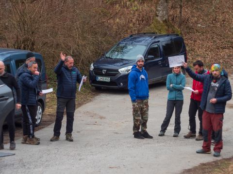 Jamarski zbor pred lovskim domom v Starem Logu. Foto Marko Majhen