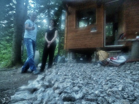 Še posnetek v civilu in odhod domov.