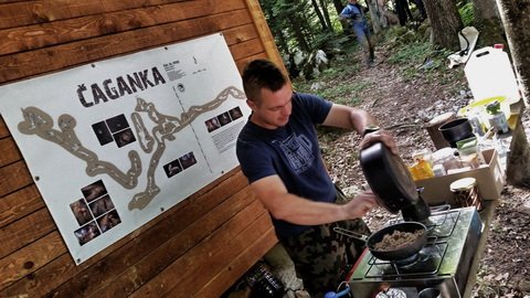 Ni samo Jasna kuhala.