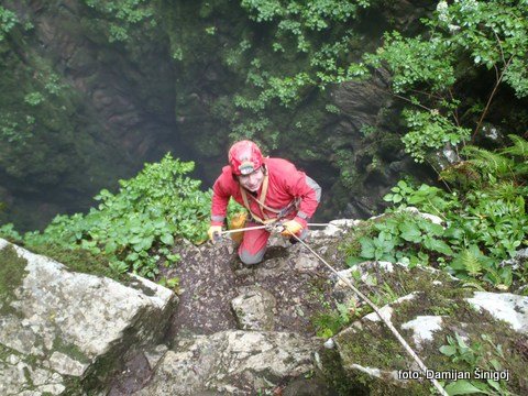 Igor nad vhodnim breznom.