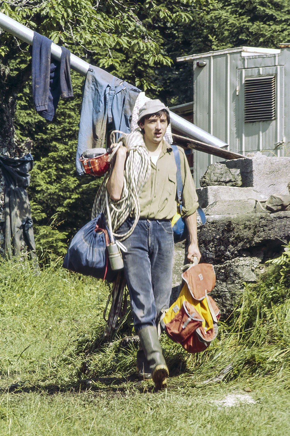 Andrej Hudoklin, vodja poletnih jamarskih taborov na Kočevskem Rogu (1984). Foto Marko Pršina