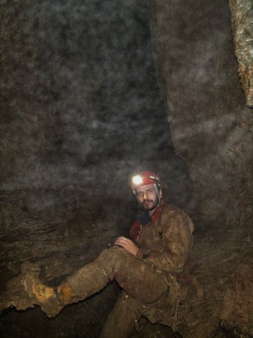 Tico pred meandrom na globini 400 metrov.