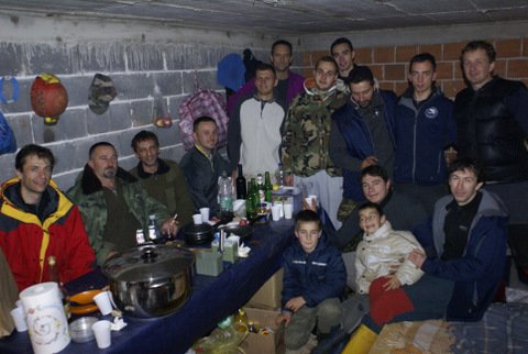 Druženje in bivanje v baznem taboru. Foto Mihael Rukše