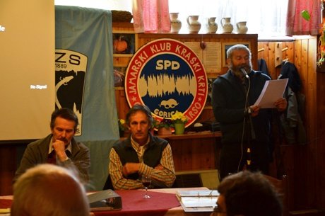 Predsednik JZS med podajanjem poročila Občnemu zboru.