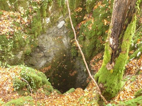 Vhod v mogočno brezno.