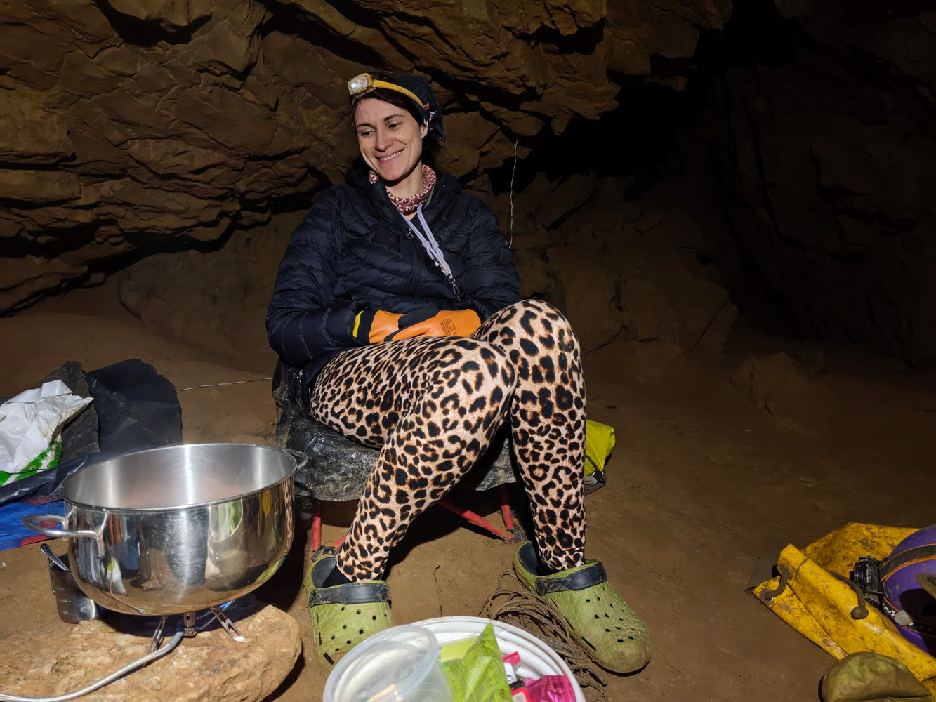 Petrina spalna oprava za bivak. O njenem leopardjem vzorcu se je na svojem blogu Damijan na široko razpisal.