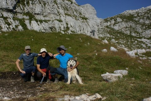 Skupinska pred odhodom v dolino. Foto: Mihael Rukše.